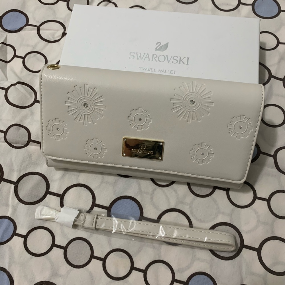 Swarovski Travel Wallet 💚